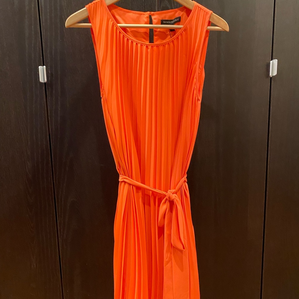 Banana Republic orange accordion dress size 4